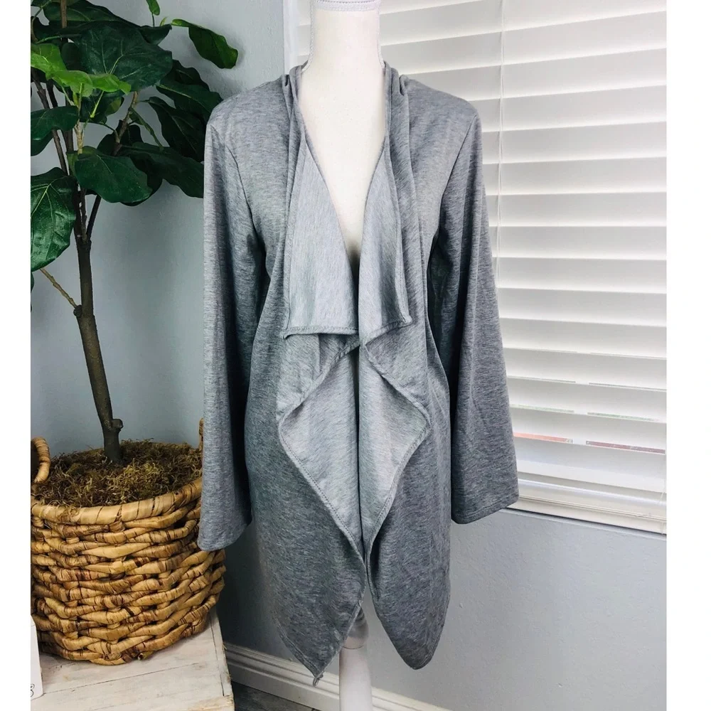 NWOT SOFT GREY LONG SLEEVE CARDIGAN